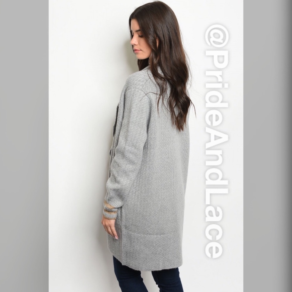LAST 1️⃣ ❄️GrayCardigan w/Beige Details Sleeves - Picture 2 of 3